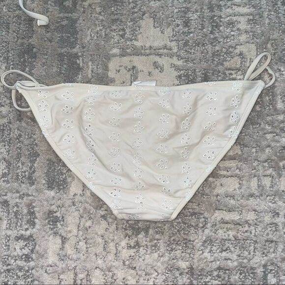 🏷️ 5 for $25 - OLD Navy Embroidered Bikini - Picture 5 of 9